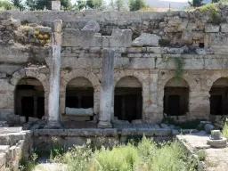 De bron van Peirene in oud Corinthe